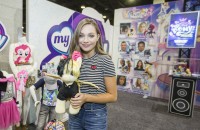 maddie-ziegler-mlp-movie-hair-streaks-hascon-01