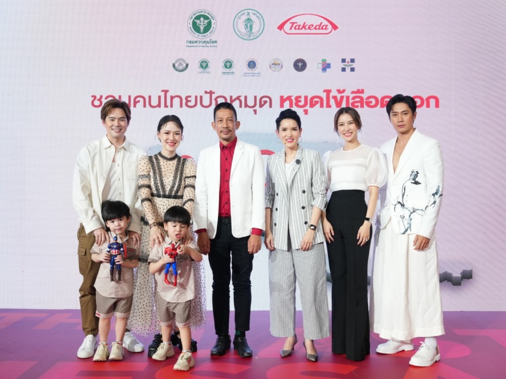 ไบรท์ แจม-รชตะ และ ครอบครัวบีม-ออย นำทีมดาราปักหมุดหยุดไข้เลือดออก