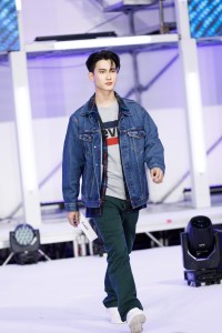 เฟริสท์ ฉลองรัฐ (LEVI’S)