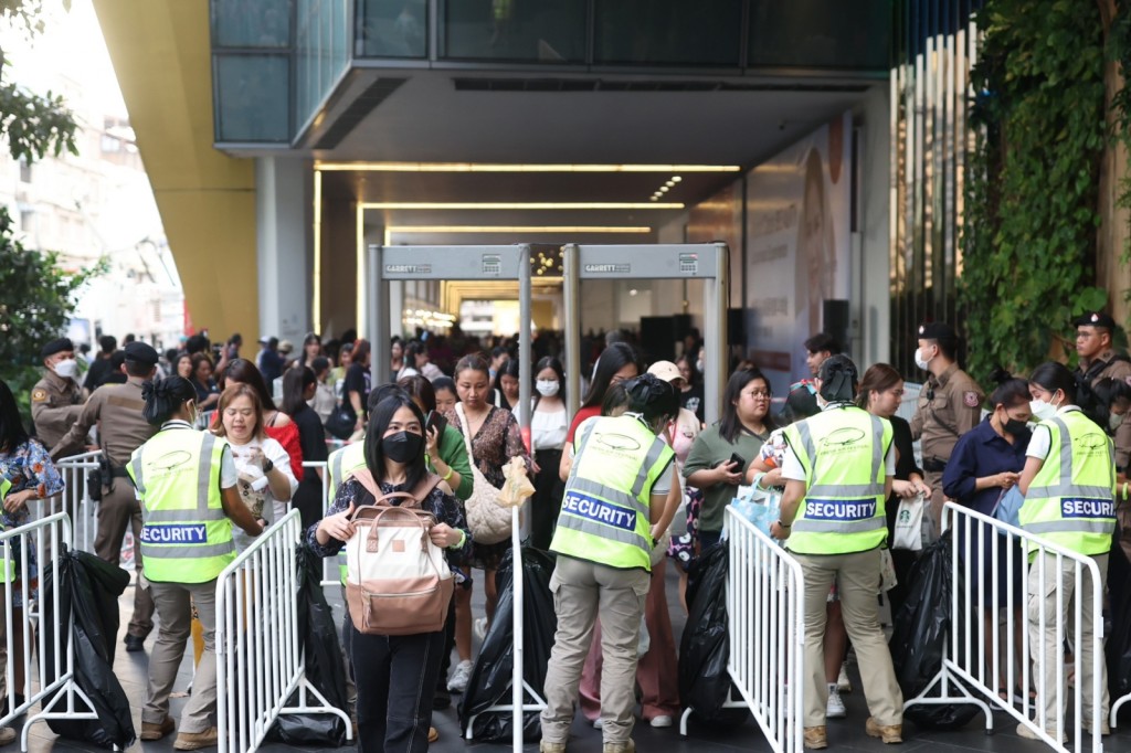 ภาพประกอบข่าวบรรยากาศก่อนเริ่มงานเคานต์ดาวน์ (3)