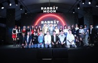 คุณเมธวิน - ดร.ชวัลวัฒน์ พร้อมศิลปินค่าย RABBIT MOON