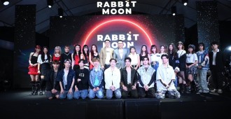 คุณเมธวิน - ดร.ชวัลวัฒน์ พร้อมศิลปินค่าย RABBIT MOON