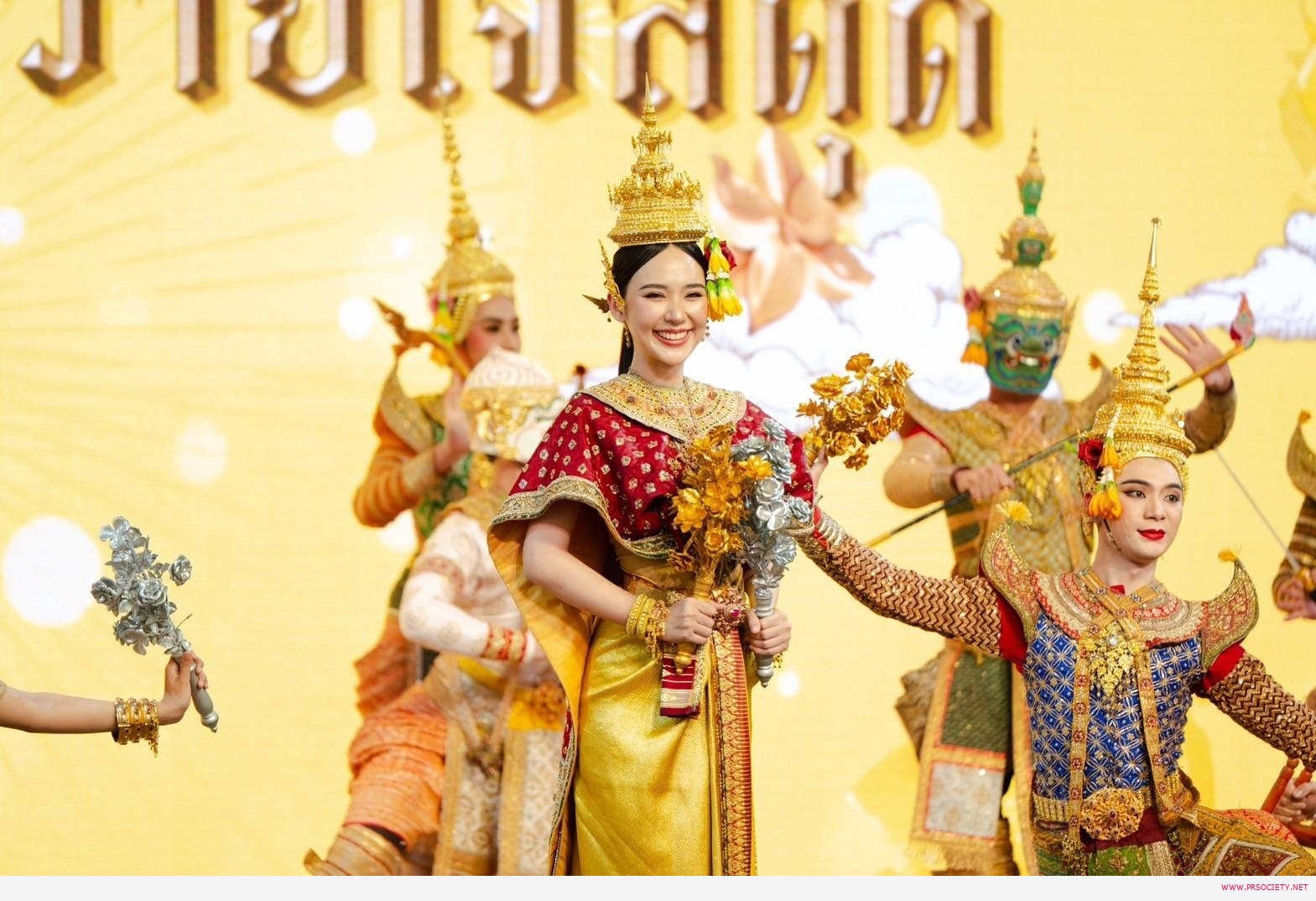 08.ญดา ร่วมแสดงชุดรัตนโกสินทร์เรืองรองในพิธีเปิดงาน