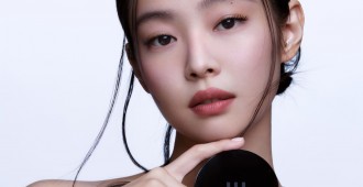 HERA_Jennie Black Cushion_Look